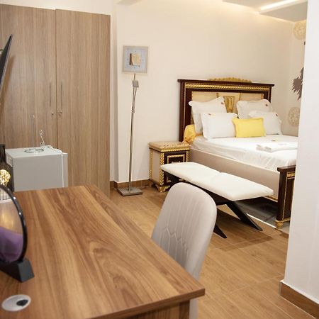 Residence Le Sommet - Chambre Versace Douala Bagian luar foto