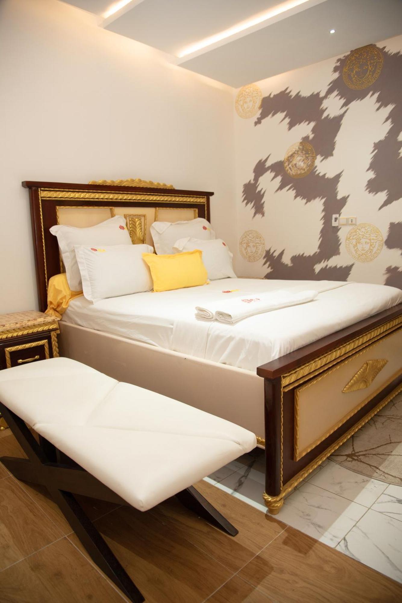 Residence Le Sommet - Chambre Versace Douala Bagian luar foto