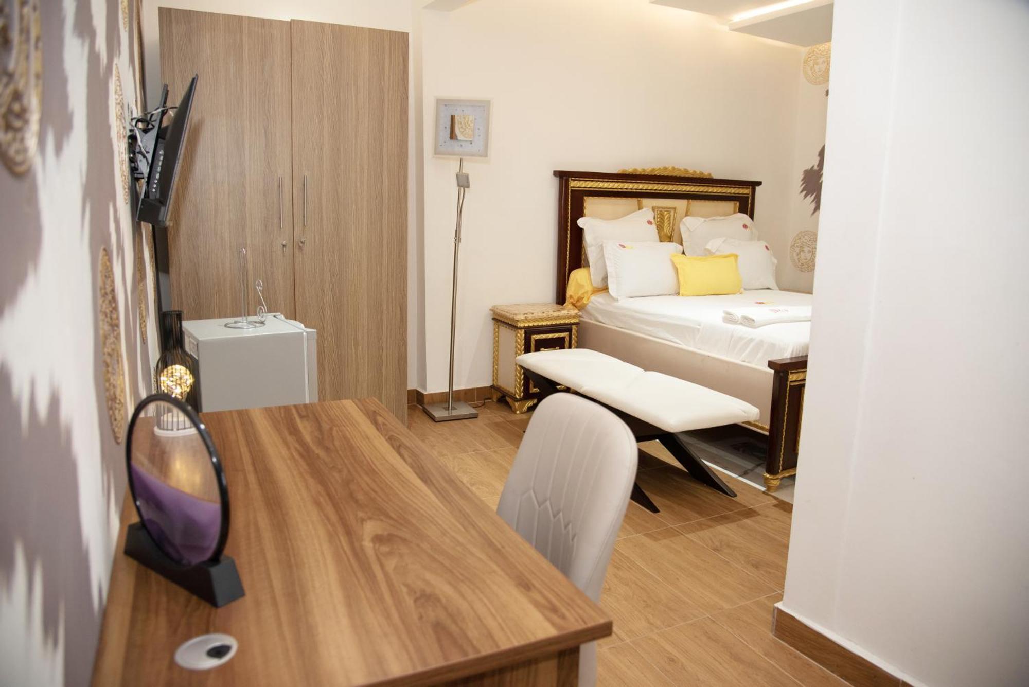 Residence Le Sommet - Chambre Versace Douala Bagian luar foto